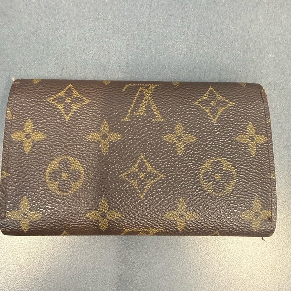 Louis Vuitton Brown Monogram Wallet - Picture 13 of 13